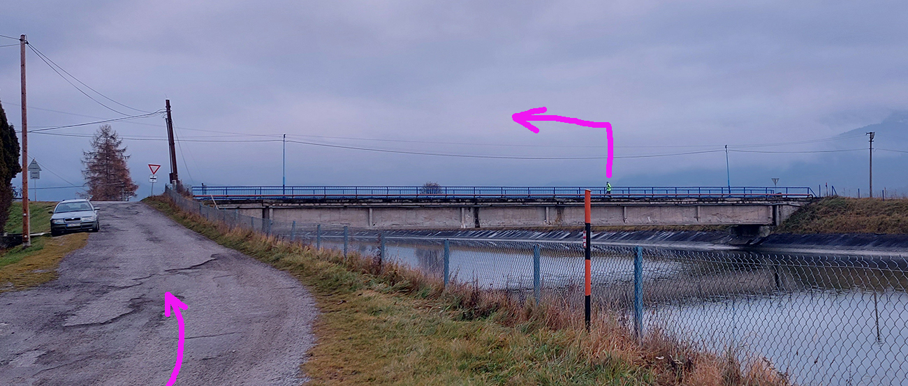 Ako sa blížim k „mostu stretnutia“, sprava sa blíži aj Majo. Dokonalo načasované! Ako_sa_blížim_k_„mostu_stretnutia“,_sprava_sa_blíži_aj_Majo._Dokonalo_načasované!