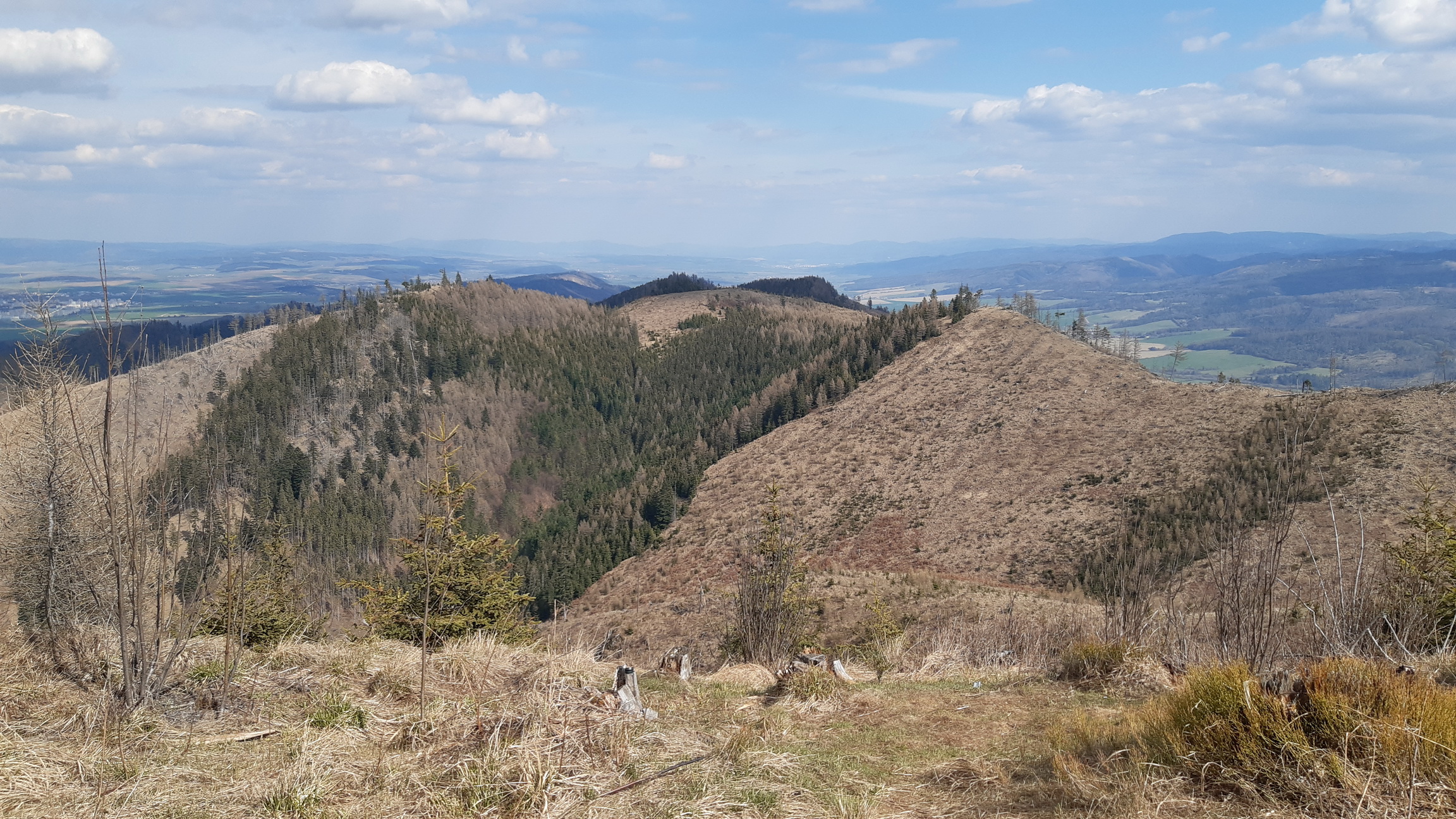 pohľad_z_Kozieho_kameňa_na_hrebeň_ktorým_sme_prišli