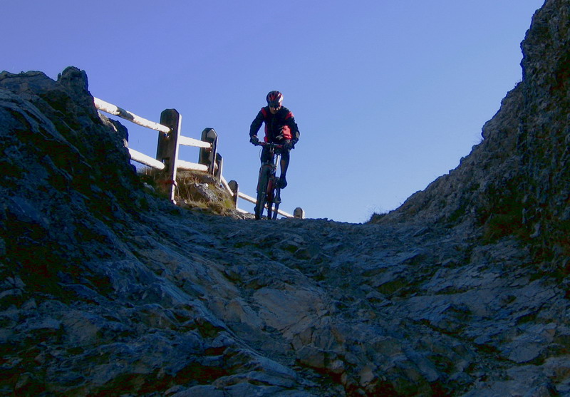 val-uina-basnicka-vytesana-v-skale